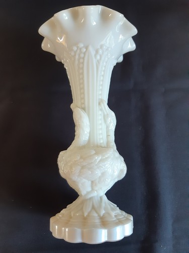 Vase moulé opaline blanche - en,
