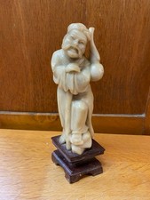 CHINESE STATUETTE SOAPSTONE PELERIN AND ITS WATER BOTTLE ON BASE