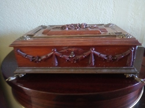 Coffret bijoux bois orné - à,