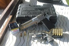 PLAQUE MÉTAL FILM ROCKY ARME A FEU DESERT EAGLE  30 X 20 CM