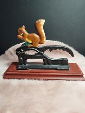 Joli casse-noix Ecureuil coloré en Fonte VTG