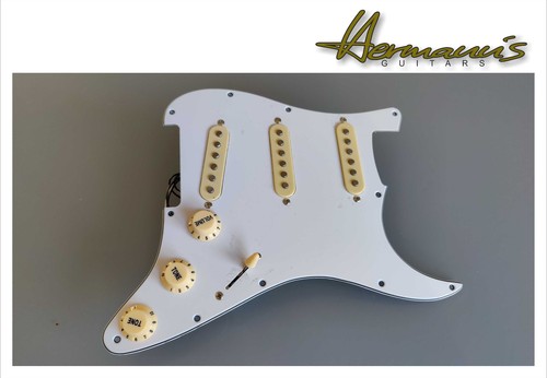 Strat pickguard blanc full - en,