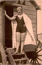 OSTENDE Baigneuse Postcard