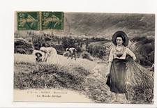 09 - SAURAT - Moissonneuse -