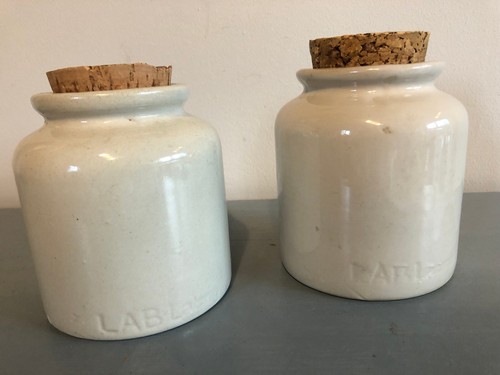 Lot anciens pots à - 2,