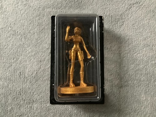 Figurine lara croft tomb - lara,