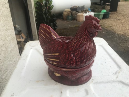 Poule faience pour - faience, ou