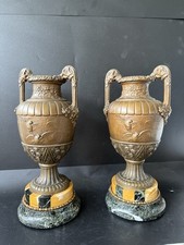 "PAIRE DE VASES A L ANTIQUE