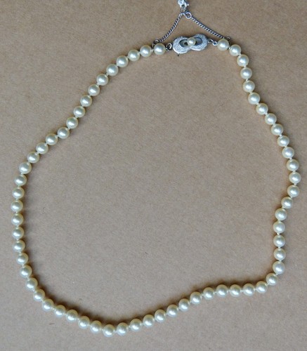 Collier perles avec - de, fermoir