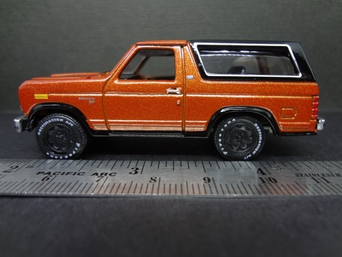 Scale 1980 ford bronco - 1:64,