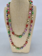 TRES BEAU COLLIER  DE DIFFERENTES COULEURS