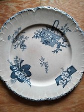 Assiette ancienne Sarreguemines Terre de Fer modèle Régence vers 1900