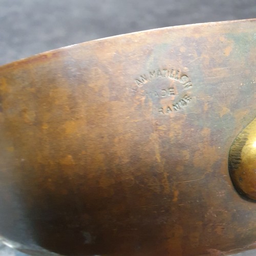 Ancienne casserole avec - casserole,