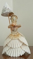 Poupée en coquillages, souvenir des vacance au bords de mer