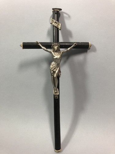 Ancien crucifix mural - mural, en
