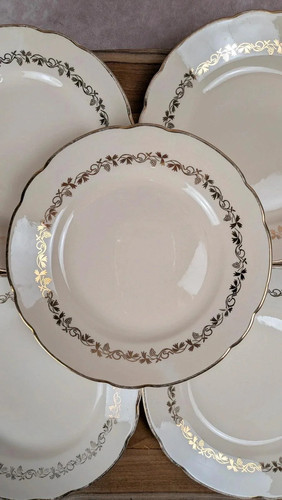Lot assiettes à - 8,