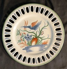 Assiette Décorative ajourée décor Oiseau, signée Gabriel Fourmaintraux Desvres