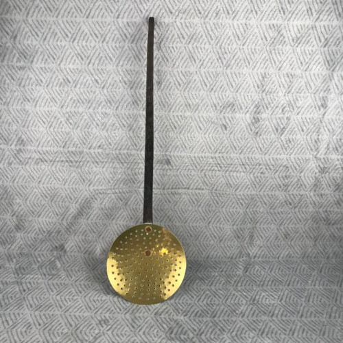 Cuillère perforée ustensile
