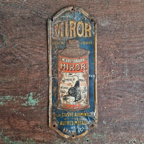 Miror lion noir - -, »