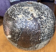 Vase Boule Texturé, Signé