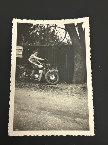 Photo moto ancienne - photo,