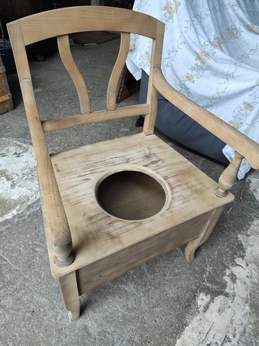 Ancienne chaise dite garde - chaise,