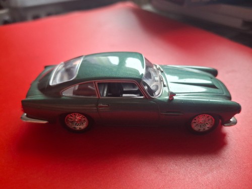Aston martin db4 echelle - martin,