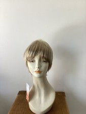 Perruque blonde cendrée