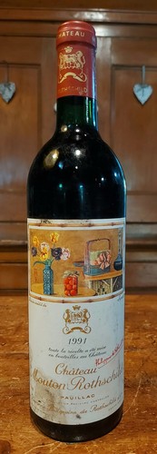 Une bouteille vin - de,