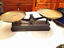 Balance Roberval  ancienne deux plateaux cuivre force 10 kg
