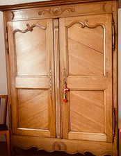 armoire chêne massif finement