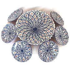 Lot de 6 assiettes + 1 grande assiette de service en poterie en blanc/bleu