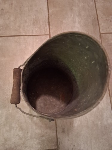 Ancien seau charbon - à, en
