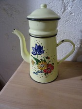 Cafetière émaillée fond jaune, décor floral peint