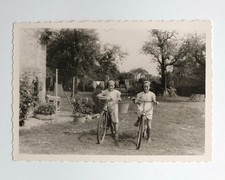 Deux filles vélo jumelles