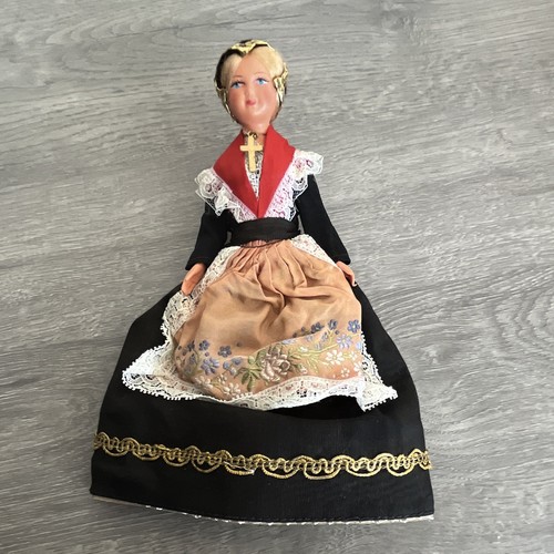 Poupée vintage tenue