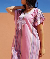 Caftan marocain vert à rayures parfait pour le ramadan