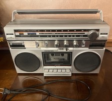 Vintage SOUNDESIGN BOOMBOX STEREO RADIO WORKS  Model 4663