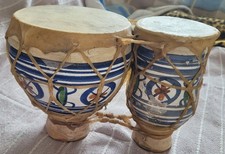 ANCIEN TAM TAM AFRICAIN CERAMIQUE TERRE CUITE ET PEAU. ARTISALE-25X18CM