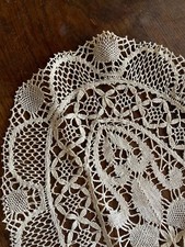 NAPPERON OVALE DENTELLE DU PUY