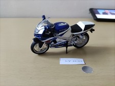 MOTO MINIATURE SUZUKI 750