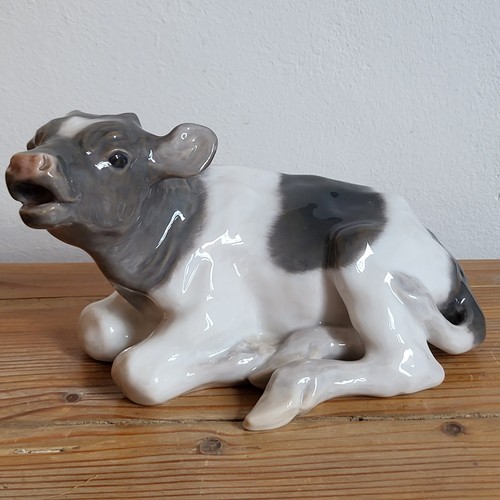 Figurine veau couché signé - veau,