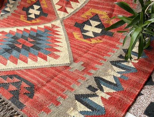 Tapis rouge péruvien kilim