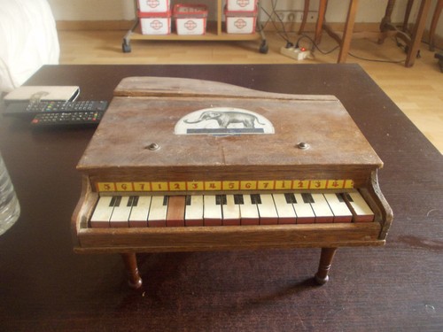Jouet ancien elephant - , piano