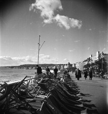 NICE c. 1960 - Transats Promenade des Anglais - negative 6x6 - PROV 323
