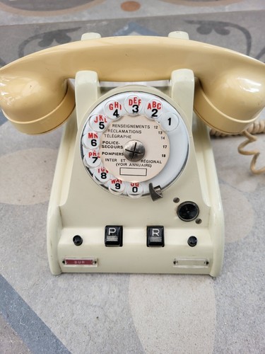 Téléphone ancien bakélite
