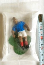 JOUEUR DE FOOT. 7cm environ