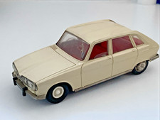 🚗 ANCIENNE RENAULT R16 À