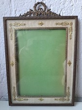 Très Beau, Très Vieux Cadre