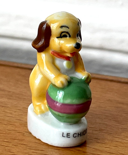 Adorable fève petit chien - fève,